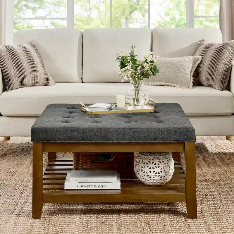 Quadratischer gepolsterter Ottoman mit offenem Fach