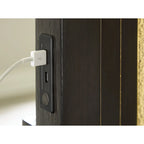 Gepolstertes Paneelbett mit LED-Kopfteil und USB-Anschlüssen