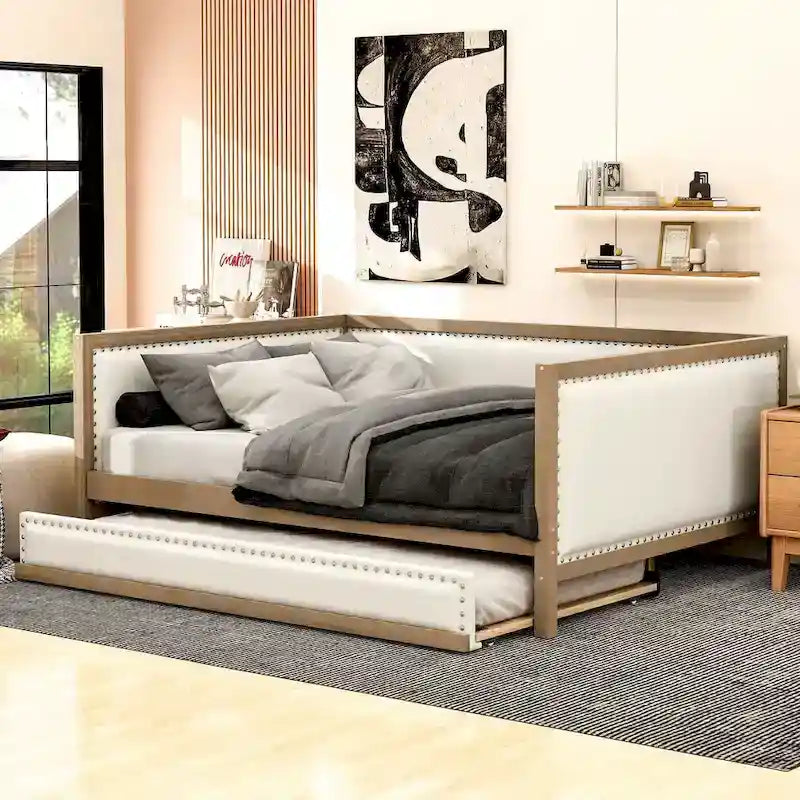 Divã estofado Full Size com cama auxiliar e acabamento com tachas