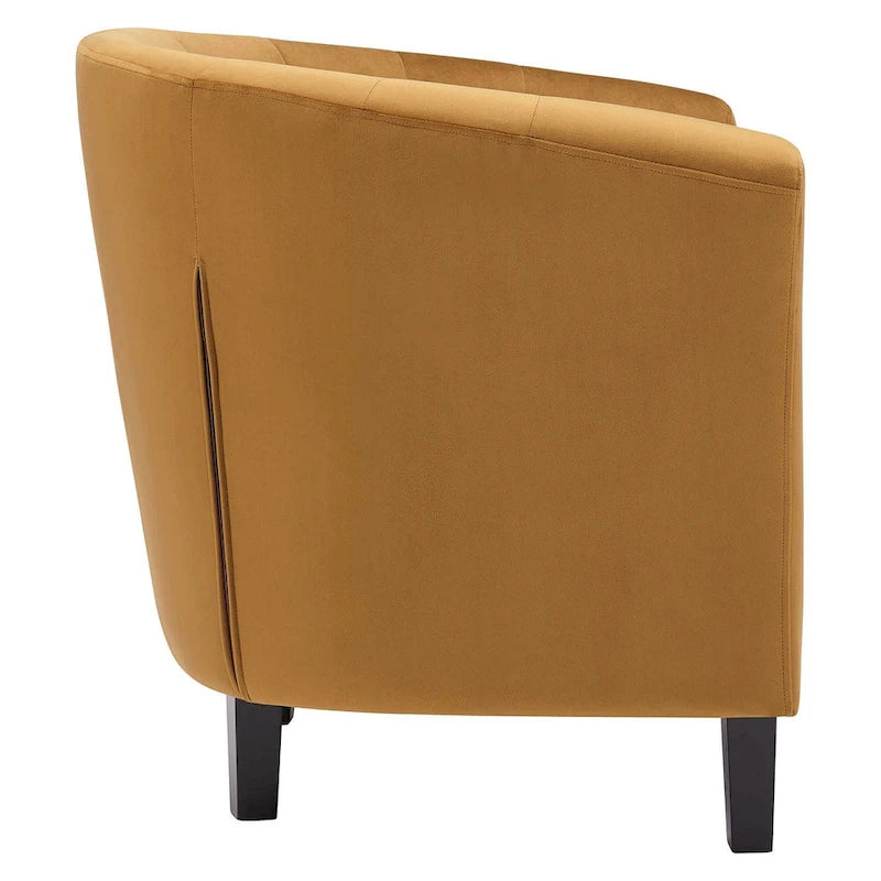 Poltroncina a pozzetto in velluto color cognac