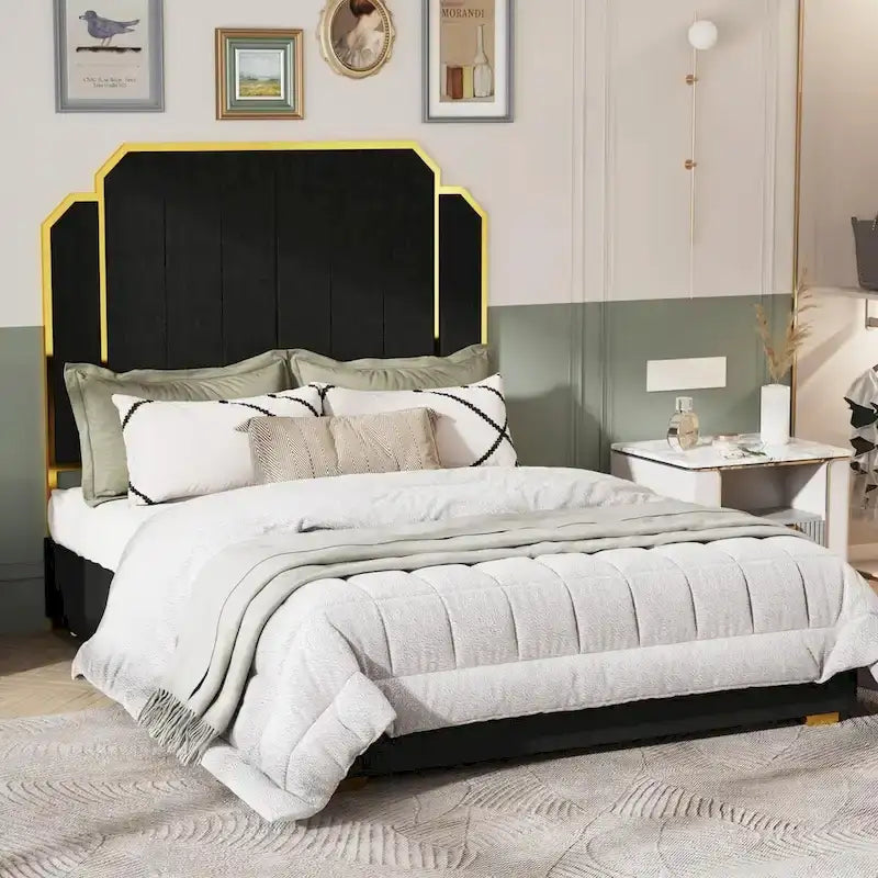 Gepolstertes Queensize-Bettgestell mit 59"-Kopfteil mit Rillenmuster und 4 Schubladen