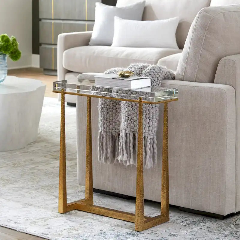 Table d'appoint finition dorée avec plateau en verre
